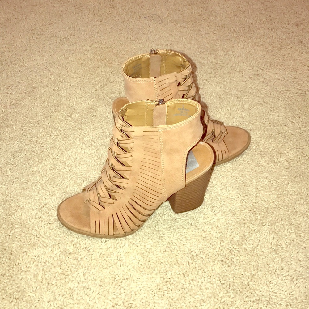 DV tan chunky heels size 6